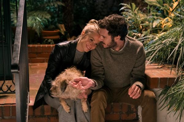 Kristen Bell as Joanne, Adam Brody as Noah in 