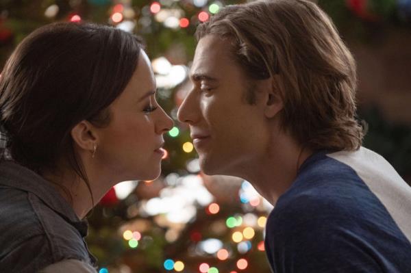 Lacey Chabert and Dustin Milligan a<em></em>bout to kiss