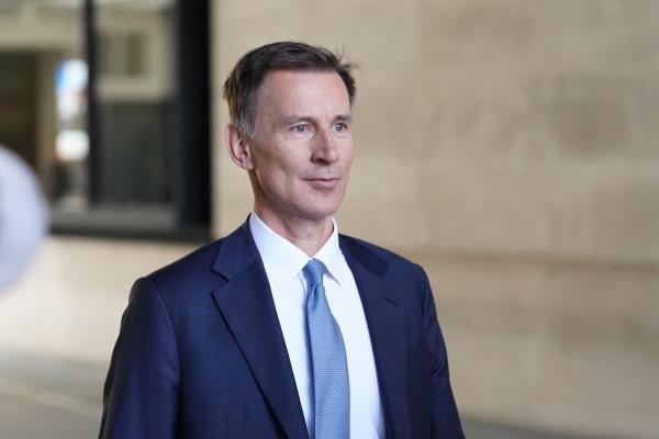 亨特将与瑞士签署金融服务协议