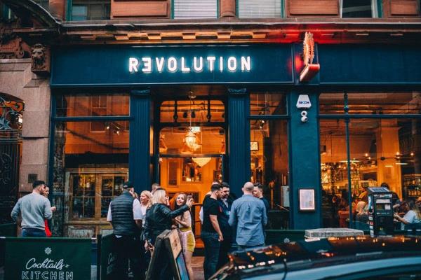 Revolution Bars表示，随着夜生活行业走向亏损，该行业正面临艰难时期