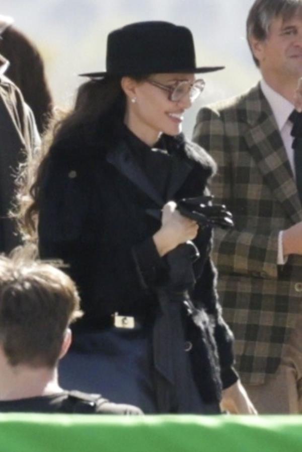Paris, FRANCE - In a stunning transformation, Angelina Jolie was spotted on set in Paris looking the epitome of 1950s chic as she takes on the role of ico<em></em>nic opera singer Maria Callas. The actress appeared almost unrecognizable in her costume, which harkens back to the glamorous era Callas dominated. Pictured: Angelina Jolie BACKGRID USA 11 OCTOBER 2023 BYLINE MUST READ: Nassou.fr / BACKGRID USA: +1 310 798 9111 / usasales@backgrid.com UK: +44 208 344 2007 / uksales@backgrid.com *UK Clients - Pictures Co<em></em>ntaining Children Please Pixelate Face Prior To Publication*