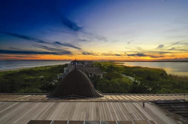 The viewing rooftop.