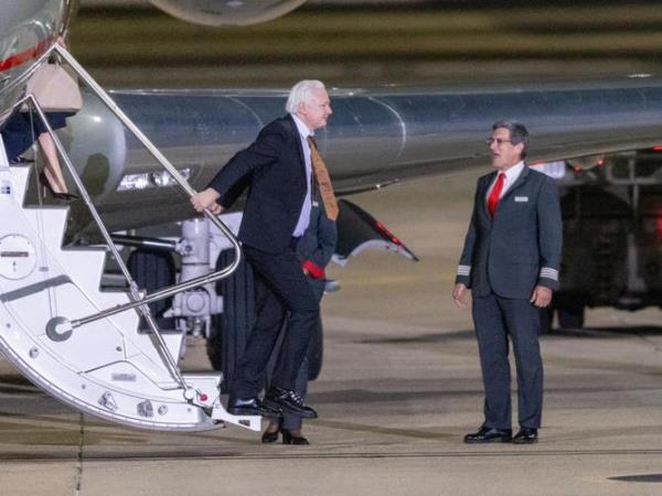 CANBERRA, AUSTRALIA - NewsWire Photos - JUNE 26, 2024: Australian WikiLeaks founder Julian Assange arrives back on Australian soil in Canberra havin<em></em>g signed a plea deal with the United States in Saipan following his detention in Belmarsh maximum security prison for almost 2000 days while fighting extradition to the US. Picture: NewsWire / Ben Appleton