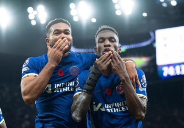 Nicolas Jackson of Chelsea (right) celebrates scoring his first goal with Reece James during the Premier League match between Tottenham Hotspur and Chelsea FC at Tottenham Hotspur Stadium.