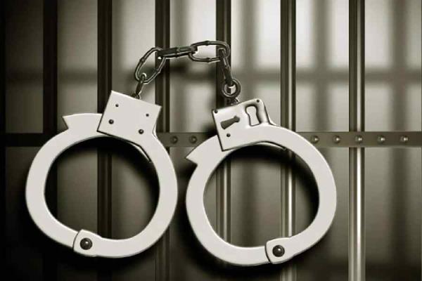 喀拉拉邦：3人因袭击警察局和粗暴对待而被捕