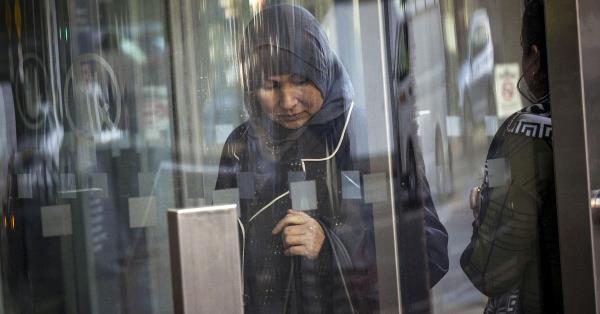 母亲因强迫女儿嫁给杀害她的凶手而在维多利亚入狱