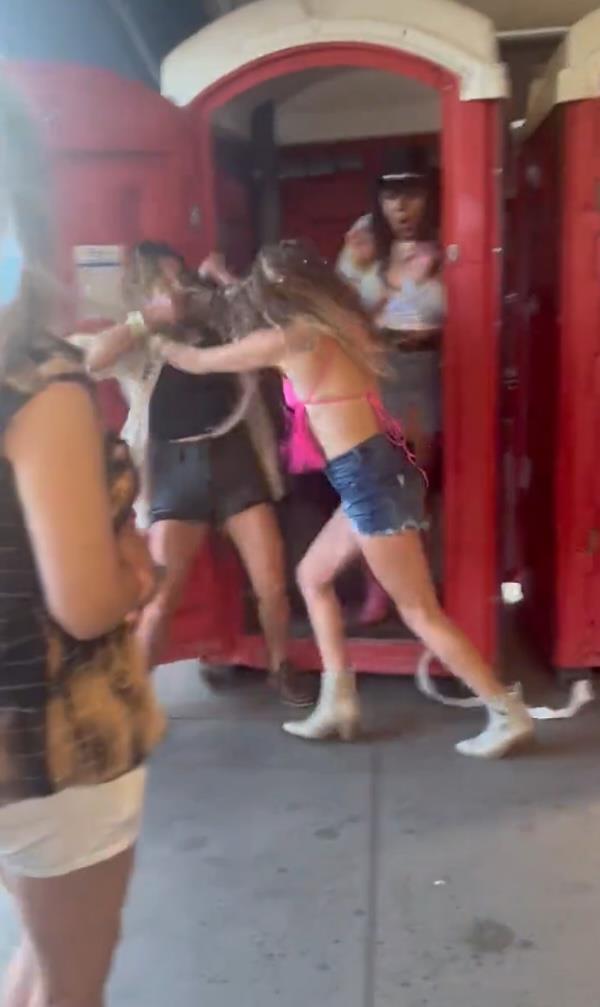 Girls get in porta potty brawl at Morgan Wallen co<em></em>ncert 