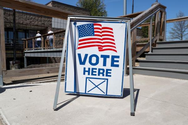 Vote here sign