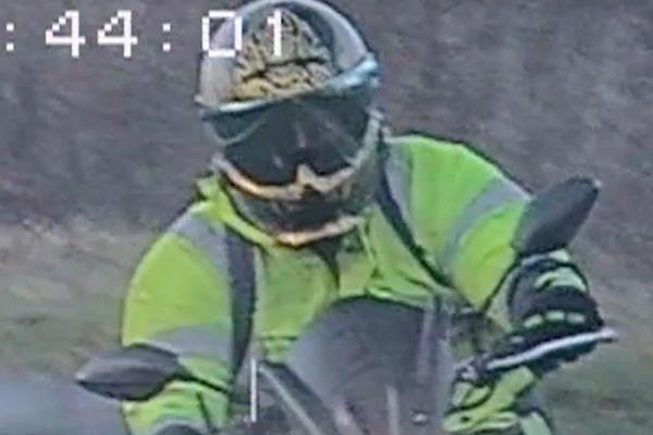 警方采取行动逮捕“危险”摩托车手后，他被禁止驾驶摩托车