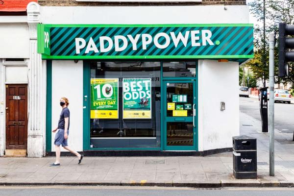 在对伦敦的打击中，Paddy Power所有者将主要股票市场上市转移到纽约