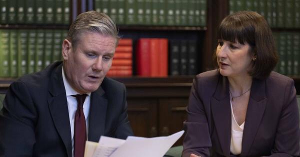 工党财政大臣雷切尔·里夫斯计划提高公共部门工资，英国将面临巨额增税