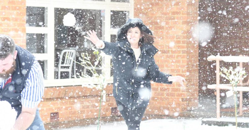 巨大的冷锋将带来800米深的降雪，冬季正在肆虐
