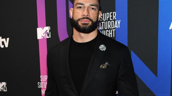 WWE偶像Roman reign向已故的摔跤英雄叔叔Afa anoi致敬