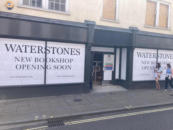 Romsey Waterstones：前M&Co商店的工作仍在继续