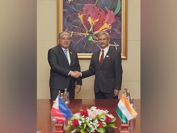 Jaishankar、菲律宾总统恩里克Manalo讨论期间加强伙伴关系
