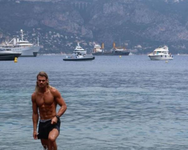 Bailey Smith flaunts his European summer rig.