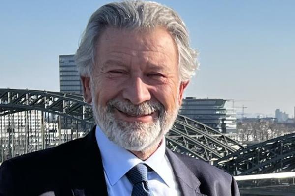 欧洲航空安全局战略总监被任命为长期担任首席执行官的临时继任者