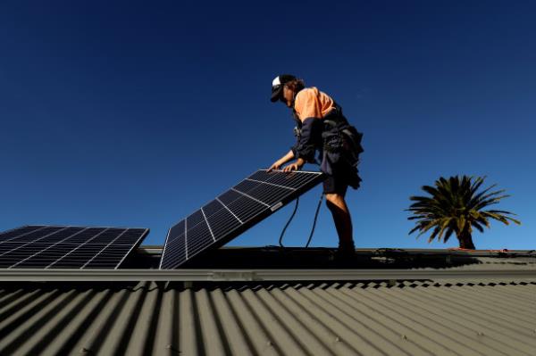 Reforms to better integrate rooftop solar panels and electric vehicles into the grid are key to boosting the share of renewables in the electricity grid.