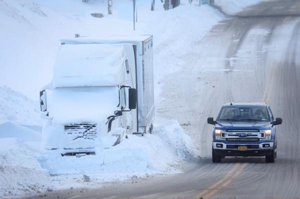 该地区几十年来最严重的暴风雪：纽约布法罗死亡人数达到25人
