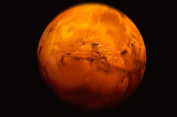 科学家们对火星内部突然的超大音量隆隆声感到困惑