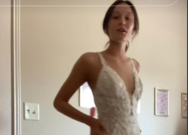 在伯明翰慈善机构以25美元的价格发现了一件价值6000美元的婚纱后，Galia Lahav捐赠了更多的婚纱