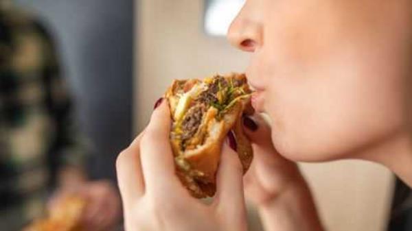 研究发现越来越多的证据表明超加工食品和癌症之间存在联系
