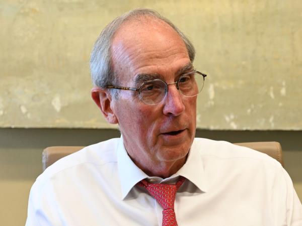 移动市长暗示第四任期：“除非我告诉你我不会，否则我将竞选”