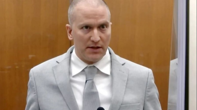 因美国乔治·弗洛伊德谋杀案而被刺伤的前明尼阿波利斯警官德里克·肖文：黑帮告诉警察