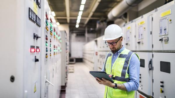 Electrical engineer working in co<em></em>ntrol room
