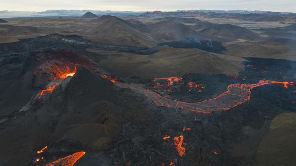 雷克雅未克地震：冰岛火山爆发的可能性越来越大