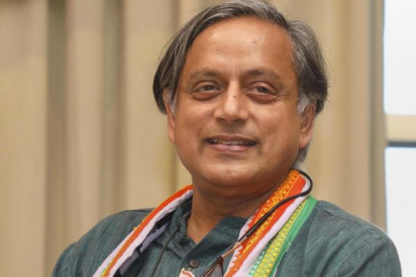 Shashi Tharoor抨击LDF政府，称SFI活动人士“袭击”喀拉拉邦州长的汽车