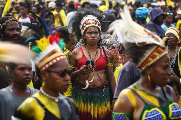 People in Timika in the troubled province of Papua at an election rally. Some are wearing traditio<em></em>nal clothing