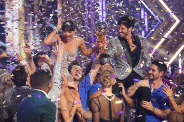 《DWTS》第32季：Xochitl Gomez和Val Chmerkovskiy加冕冠军