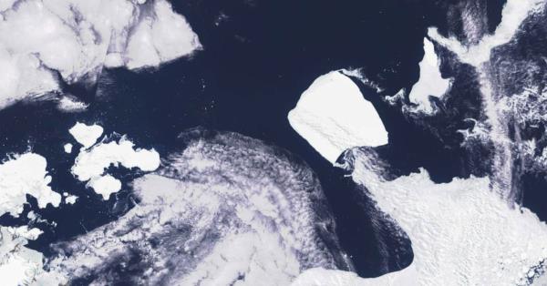 世界上最大的冰山之一在搁浅30年后，正漂出南极水域