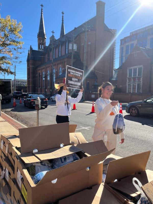 Alexander Shunnarah gives away 1,000 turkeys