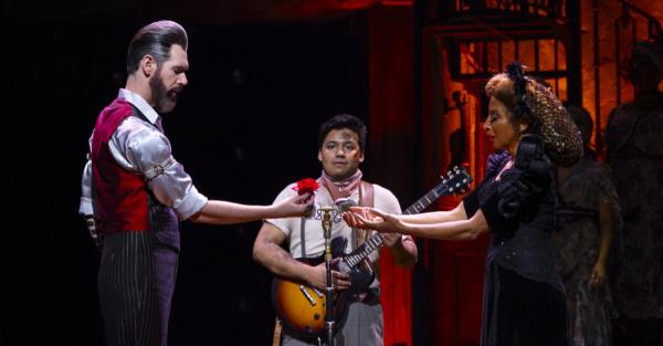 Hadestown巡演演员J. Antonio Rodríguez的DACA身份被续签