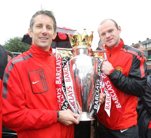 Van der Sar, pictured with Wayne Roo<em></em>ney after winning the Premier League in 2011