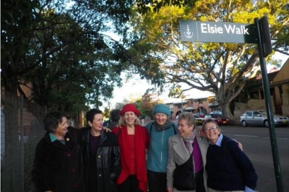 Elsie pio<em></em>neers at the Glebe laneway christened in ho<em></em>nour of the refuge and its legacy. (From left) Annie Bickford, Lord Mayor of Sydney Clover Moore, Anne Summers, Margaret Power, Jozefa Sobski and Sue Wills.